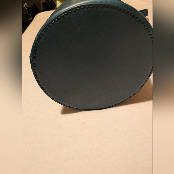 Matt And Nat Chic Teal Crossbody Bucket Bag - Picture 3 of 11